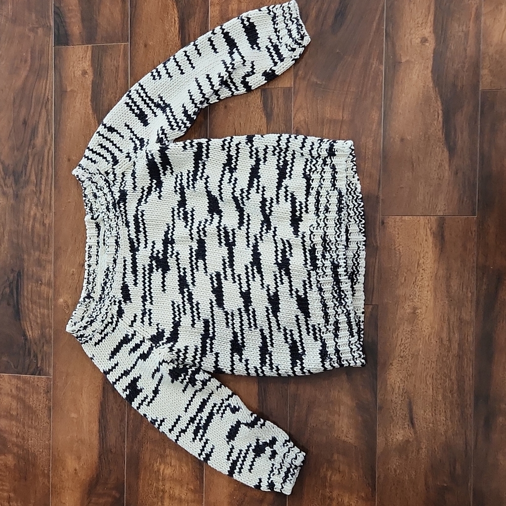 American Eagle Outfitters brand black and white thick knit sweater Size Large